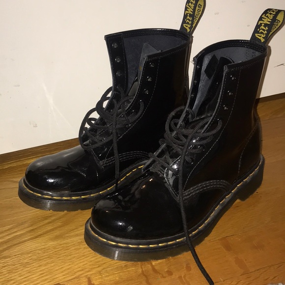 dr martens black shiny boots